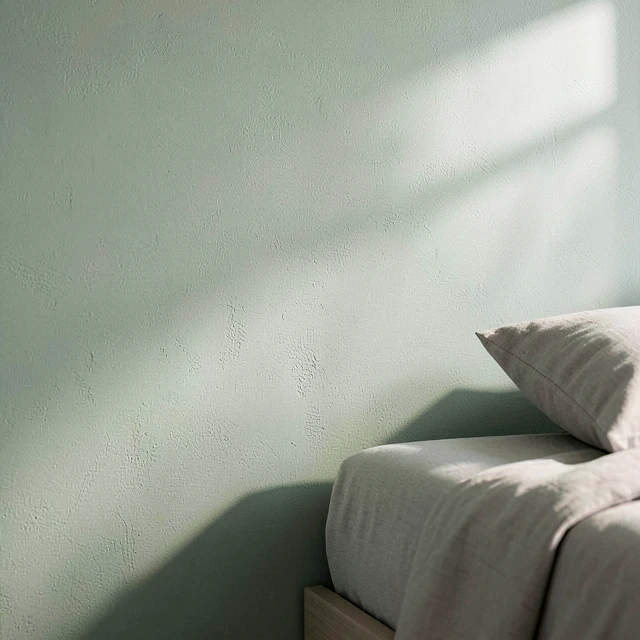 Beruhigende grüne Wandfarbe im Schlafzimmer für mehr Entspannung
